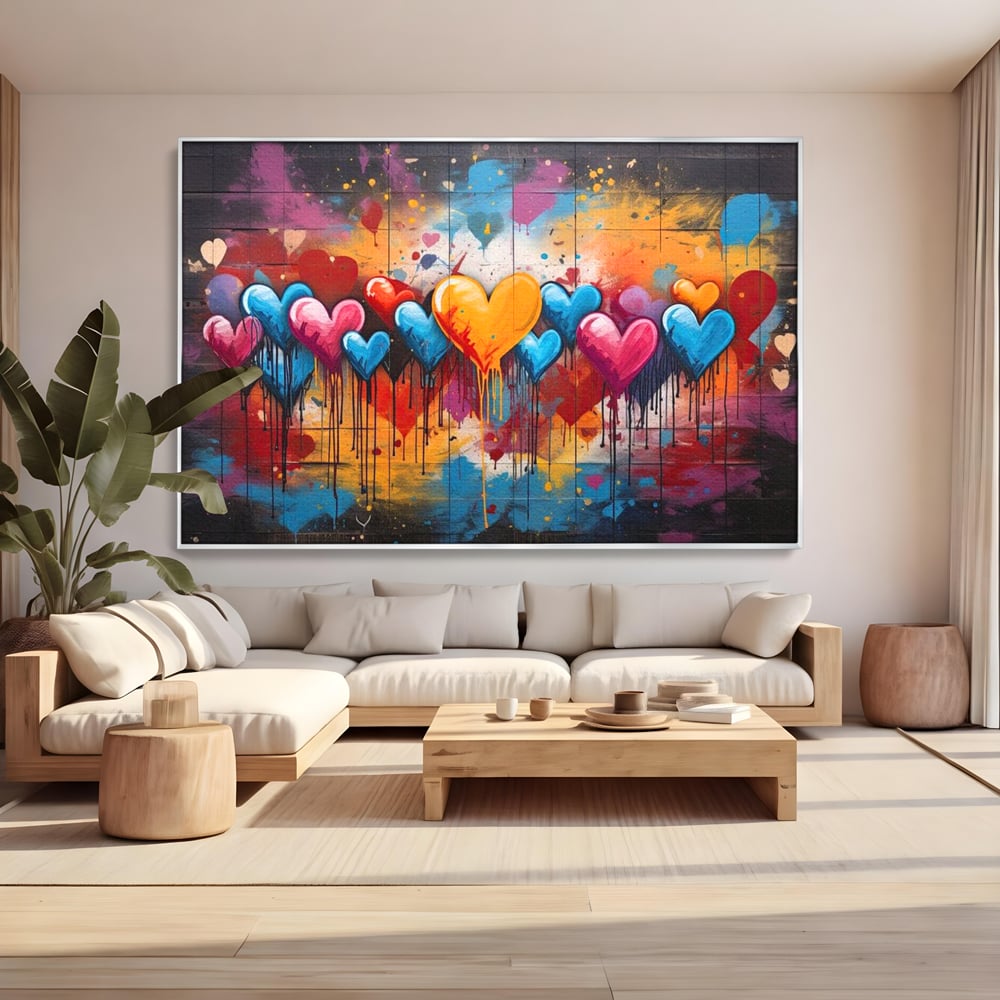 Tablou canvas cu tablou canvas cu inimi colorate, in rama de aluminiu argintiu, pe perete intr-un living
